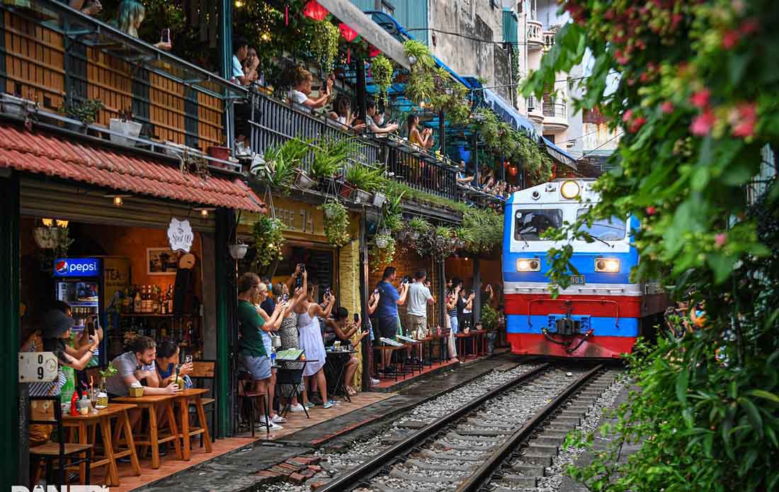 travel around vietnam by train